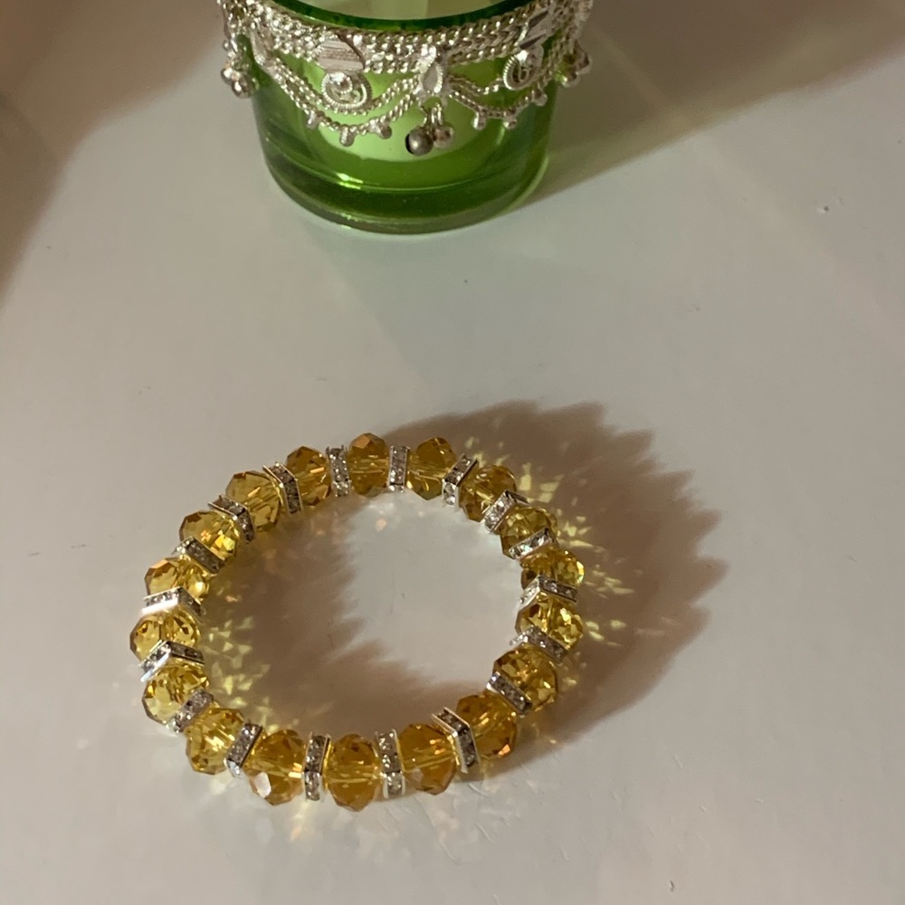 Beautiful Glass Beaded Bracelet. NWOT